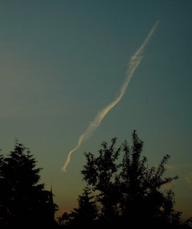 Kondensstreifen eines Jets