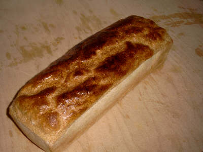 Ausgebackenes Weißbrot